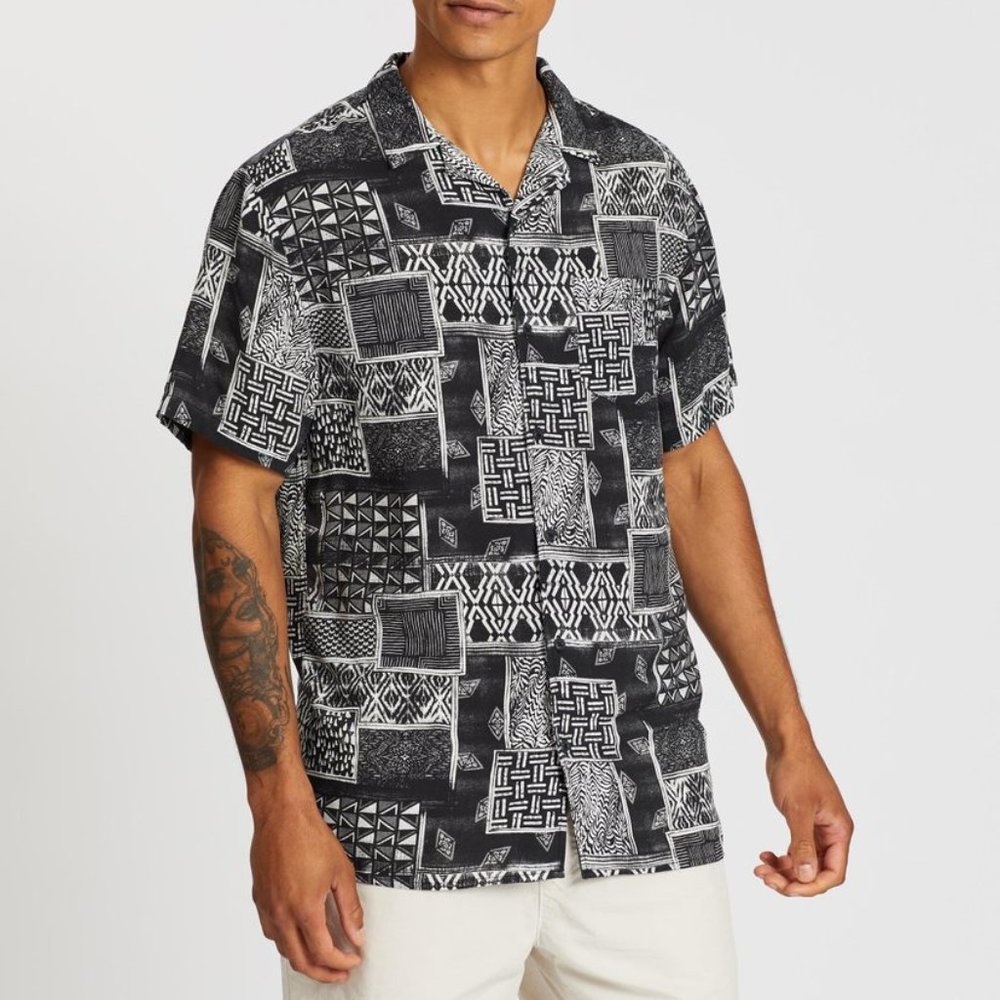 COTTON ON Tribal Squares Hawaiian Island Short Sleeve Shirt NWT - Picture 1 of 15